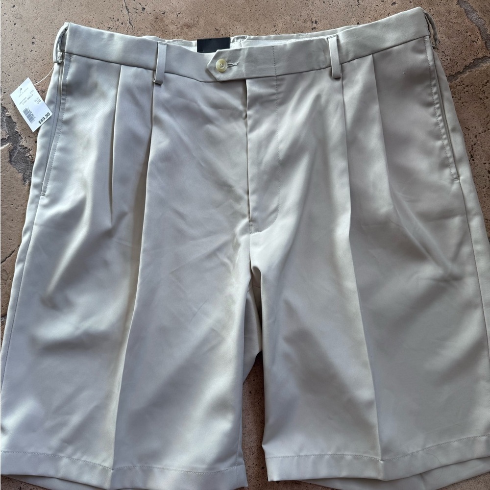 NWT-Jos A Bank Traveler Golf Khaki Pleated Men’s Shorts SZ 38
B1